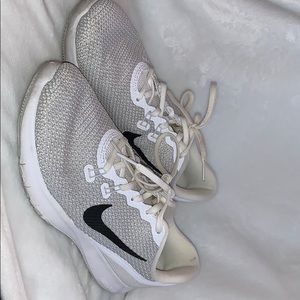 White nike training flex TR 7